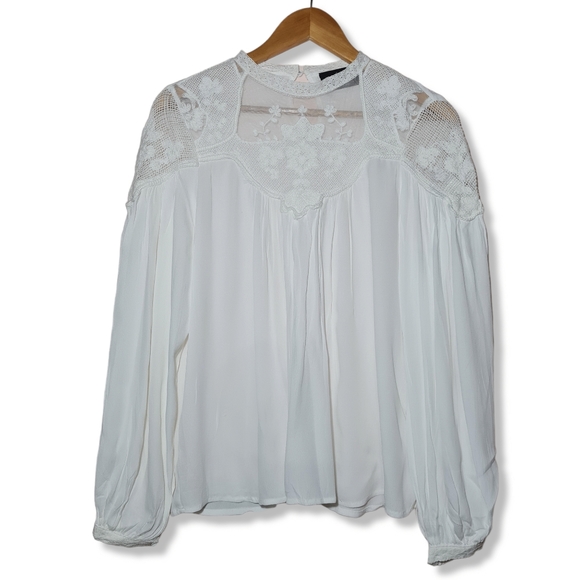 Size- L, Decjuba lace Pleated crochet blouse in white viscose. - Picture 6 of 8